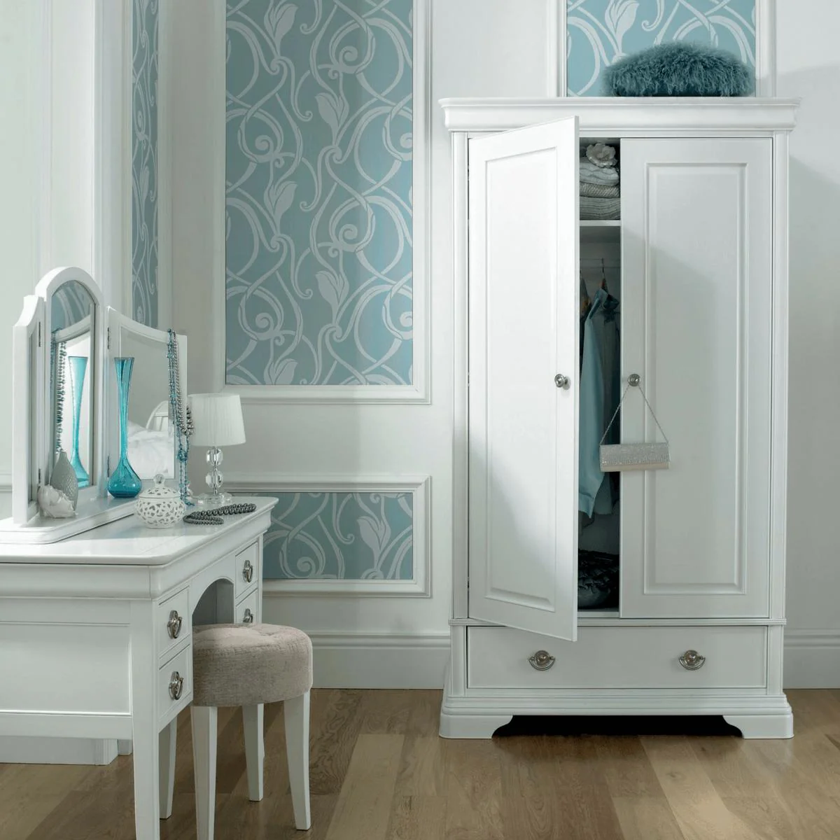 Chanel White Double Wardrobe - Image 3